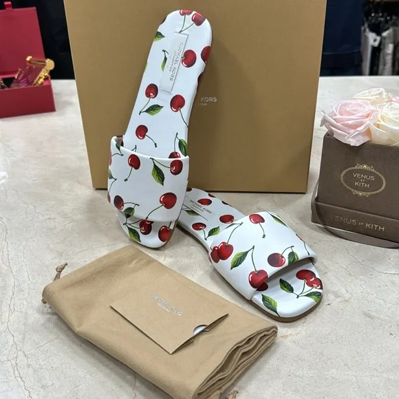 MICHAEL KORS COLLECTION DELPHINE RUNWAY PRINTED LEATHER SLIDES IN CHERRY US 8 - Picture 2 of 14